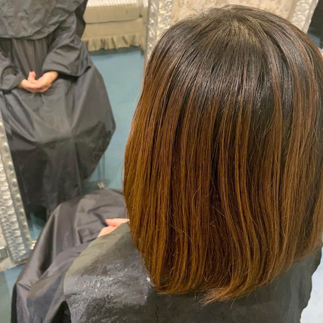 NANA HOSOYAさんのインスタグラム写真 - (NANA HOSOYAInstagram)「before after🍃✨ 4色混ぜてます。ワンレンボブに飽きた方、顔まわりと前髪に変化をつけるとまた楽しいです♡ ありがとうございました😊」10月25日 21時59分 - nana_hair_tokyo
