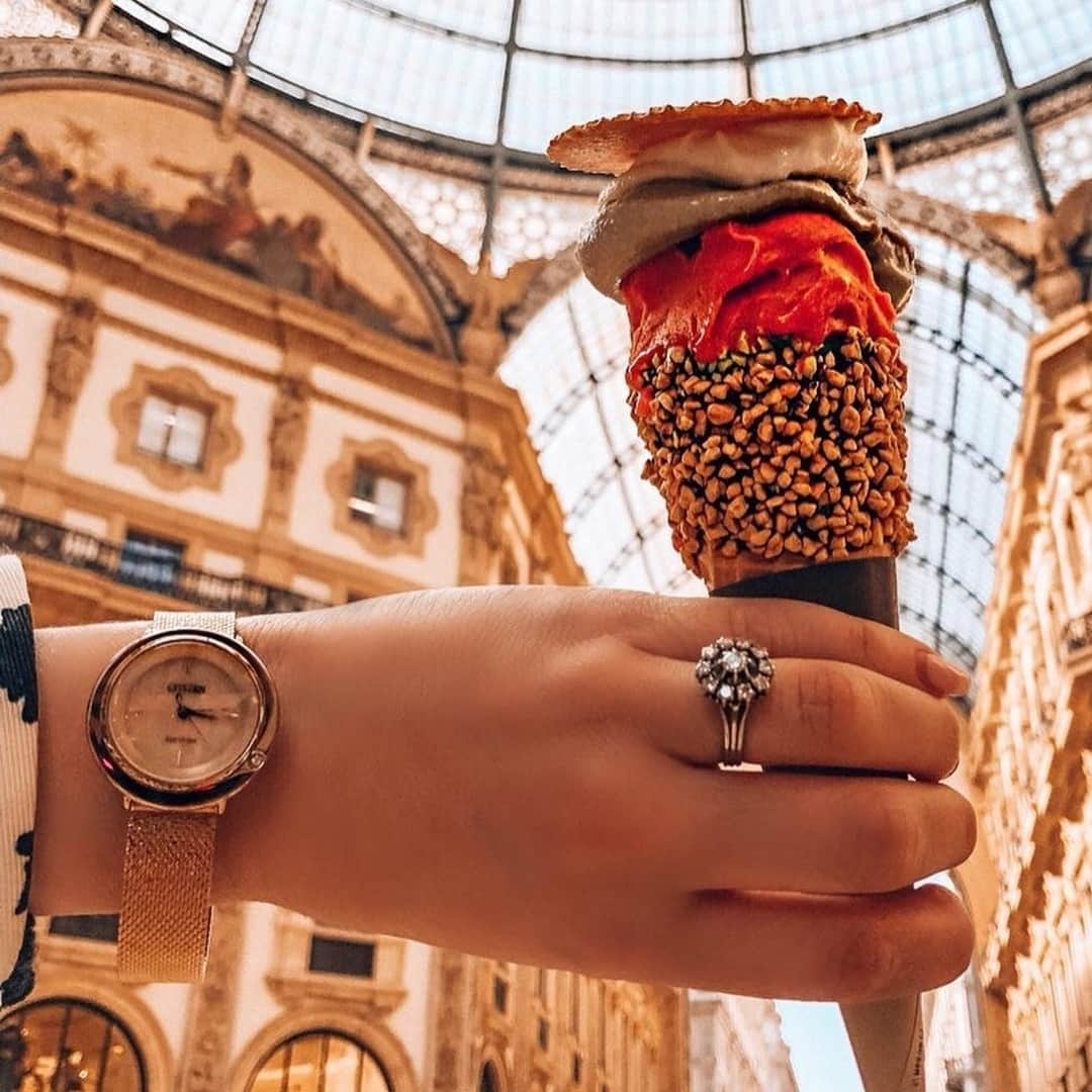 のインスタグラム：「Let's visit many places you have never been to before together with Citizen L. . まだ行ったことがない場所にも足を踏み入れてみて。きっと人生がもっと楽しくなるはず。 . ∵∵∵∵∵∵∵∵∵∵∵∵∵∵∵∵ A beautiful future based on brave choices. CITIZEN L. A new kind of luxury watch. . ▸model EM0643-84X . Regram from @carolinelestang　 Link in bio @citizenlwatch ∵∵∵∵∵∵∵∵∵∵∵∵∵∵∵∵ #citizenl #citizenlwatch #sustainable #sustainablestyle #sustainablefashion #EcoDrive #sustainablity #sustainableclothing #sustainablymade #sustainabledesign #lightpowered #drivenbynature  #wristwatches #ladieswatch #wristwear #ilovewatches #classic  #autumnfashion #ecofriendlyfashion #autumnstyle #imagineyourself #シチズンエル #シチズンエルウォッチ  #腕時計 #腕時計好き #手元倶楽部 #腕時計くら部 #見つめる #時計好き #時計好きと繋がりたい」