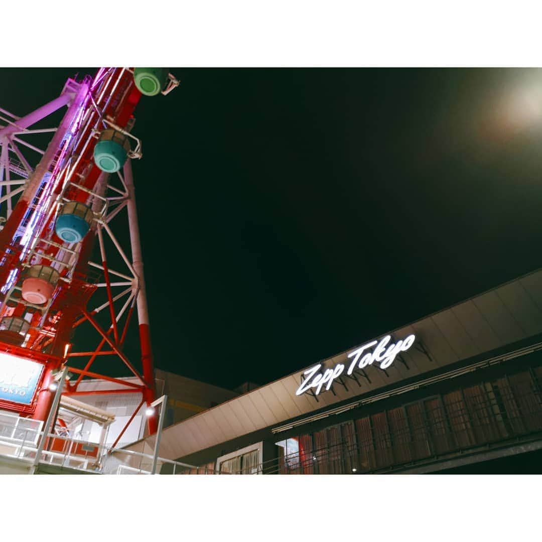 M-ON! MUSIC｜エムオンミュージックのインスタグラム：「﻿ #ビッケブランカ が生み出す﻿ 粒ぞろいな楽曲たちが﻿ ﻿ ライブでは“ 組曲”となって﻿ 放たれるものだから、いつも新鮮な気持ちで﻿ 受け取ることができる。﻿ ﻿ 最高潮の盛り上がりを更新し続ける、﻿ 本編ラスト3曲の畳み掛け具合、最高でした。﻿ ﻿ 本人の予想を良い意味で裏切り、﻿ 「Ca Va?」の冒頭を歌った会場の皆さんにも﻿ あっぱれ!!﻿ ﻿ MCで欲しがり屋さんになってしまう﻿ ビッケさんですが（笑）、﻿ ﻿ やはり彼の作る音楽・言葉は素晴らしい！﻿ [ジャガー]﻿ ﻿ #Vickeblanka﻿ #CaVaTour」