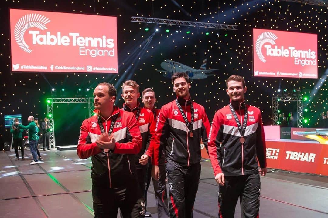サム・ウォーカーのインスタグラム：「Throwback to getting bronze in the last World Cup! Hopefully we can go further in Tokyo in a couple of weeks at the next one! 🏴󠁧󠁢󠁥󠁮󠁧󠁿🏓💪🏻🏅 #squadgoals」
