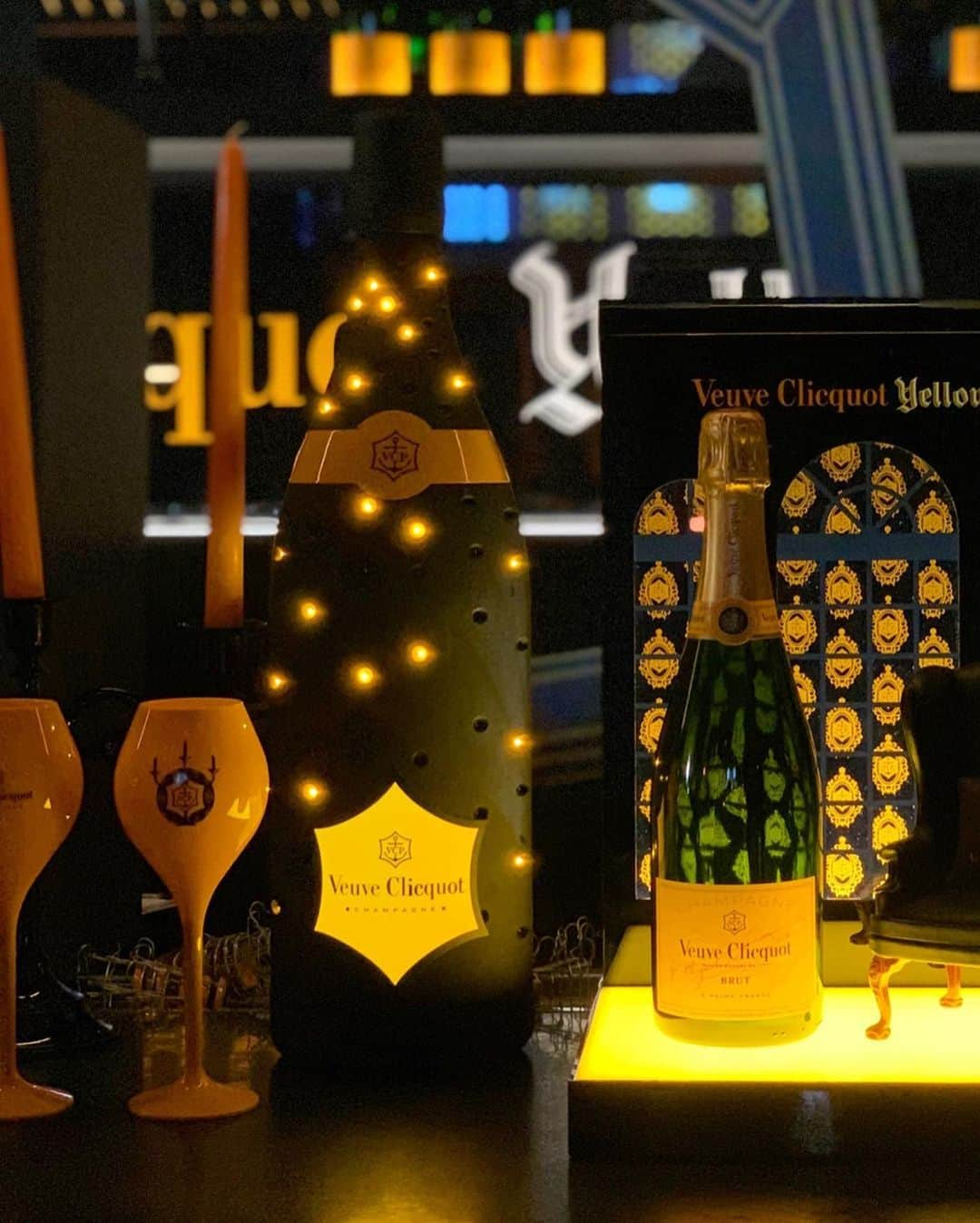 池田るりさんのインスタグラム写真 - (池田るりInstagram)「. VEUVE CLICQUOT YELLOWEEN 2019🎃 . . ヴーヴ・クリコのイエローラベルを象徴するイエローをテーマにしたハロウィンパーティー🤗 ヴーヴ・クリコやっぱり美味しい〜✨✨ . 久しぶりにこういう華やかなイベントに参加したけど、会場でお友達とも会えて嬉しい金曜日の夜でした🌙 . . ワンピースは　@lamode_press のものです✨ . . #VeuveClicquot #Yelloween #liveclicquot  #halloween  @veuveclicquot  #lamode_official #ラモード #dress #onepiece #大人コーデ」10月25日 22時43分 - ruri_ikeda