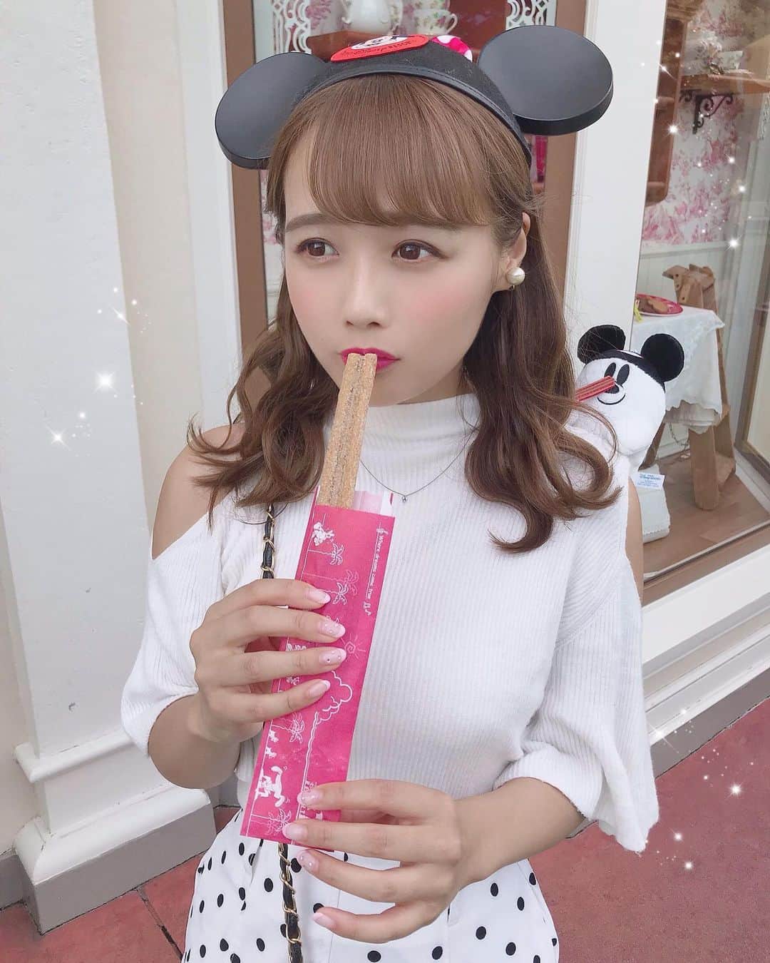のインスタグラム：「. . 肩のおばけちゃんとお揃い👻💗 イヤハとチュロス☺️💗 . . . 👗トップス @snidel_official . 👗スカート @niceclaup_official_ . . . . . #tokyodisneyland #disneyland #disney #tdl #ディズニーランド #ディズニー #ディズニーバウンド #minniemouse #イヤーハット #私服 #coordinate #snidel #niceclaup #love #disneyhalloween #halloween #ディズニーハロウィン #ハロウィン」
