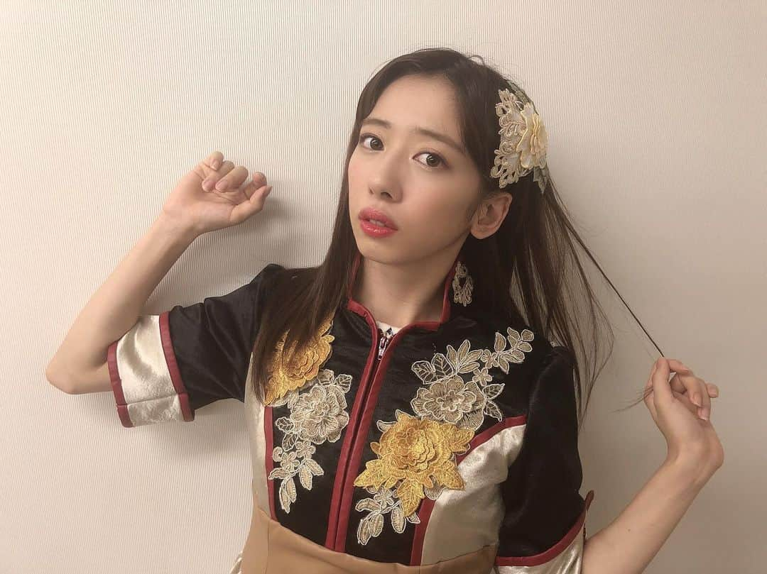 真山りかさんのインスタグラム写真 - (真山りかInstagram)「.﻿ ﻿ おでこ〜〜🥴✌️﻿ ﻿ #広島ありがとう﻿ ﻿ #今日髪質良かったからストレートにした﻿ ﻿ #まやまにあ﻿ ﻿ .」10月25日 23時00分 - ma_yama_official