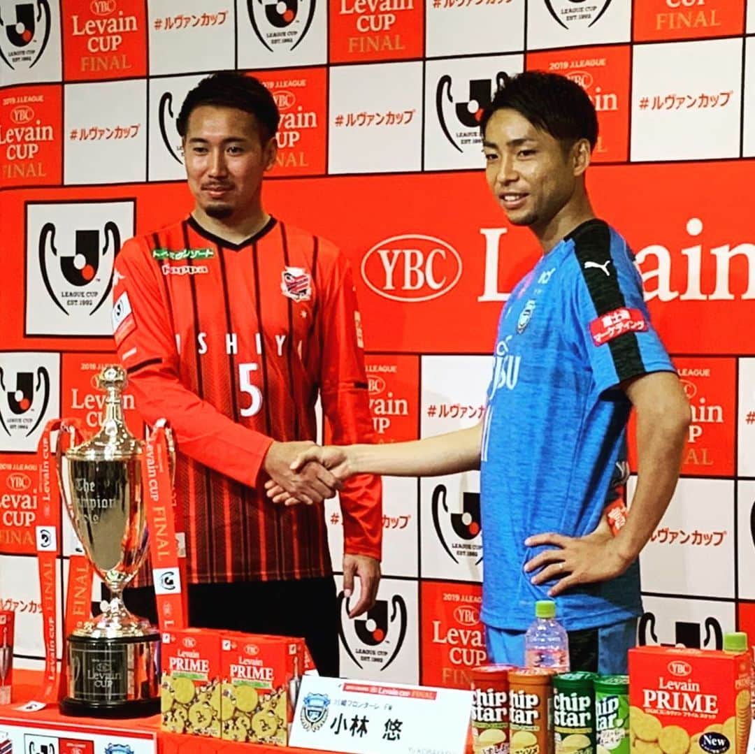 のインスタグラム：「. 10/26(土) ごご1時から生中継！ #ルヴァンカップ 決勝「札幌vs川崎F」 . ＼オールコンサドーレで戦おう／ ＼新たな景色を見逃すな！！！／ . #北海道コンサドーレ札幌 #コンサドーレ #consadole #consadolesapporo #宮の沢白い恋人サッカー場 #ルヴァンカップ #さいたまスタジアム #川崎フロンターレ」
