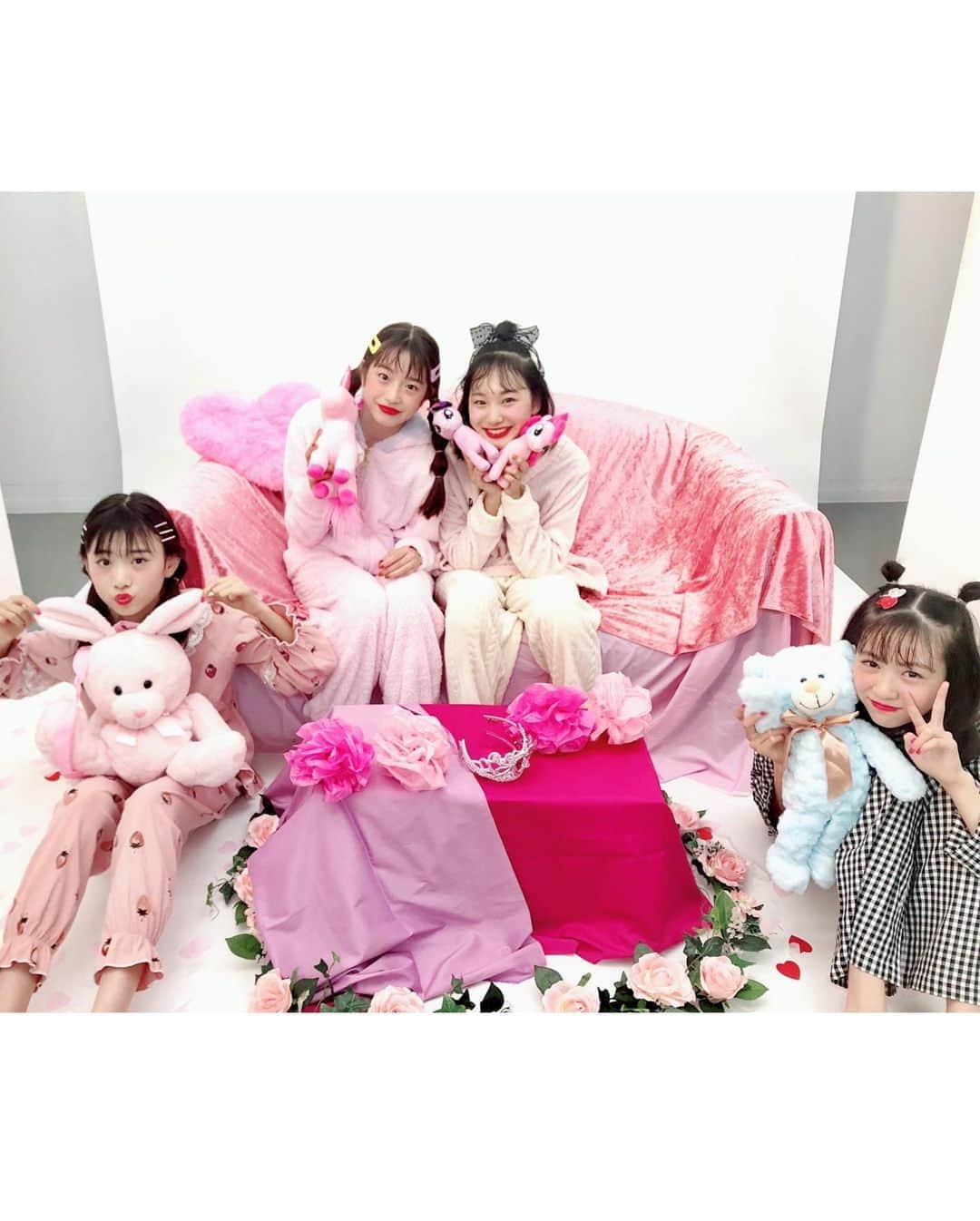 ニコ☆プチさんのインスタグラム写真 - (ニコ☆プチInstagram)「🧁🎀 リニューアルしたニコ☆プチTV、 みんな見てくれた⁇🥳 昨日アップされた最新の動画では アキ、アヤナ、アヤメ、ミサキが パジャマパーティーをしてるよん🍓❤︎ . . 第1回目は映えスイーツ選手権‼︎ 女子会はまだまだ続く……😏💓 . . #入江美沙希  #近藤藍月  #葛西杏也菜  #川合菖蒲  #映え #とは  #ふわもこなあやあや  #相も変わらずくまさん愛 #相も変わらずの物ボケ愛」10月26日 9時22分 - nicopuchi_official