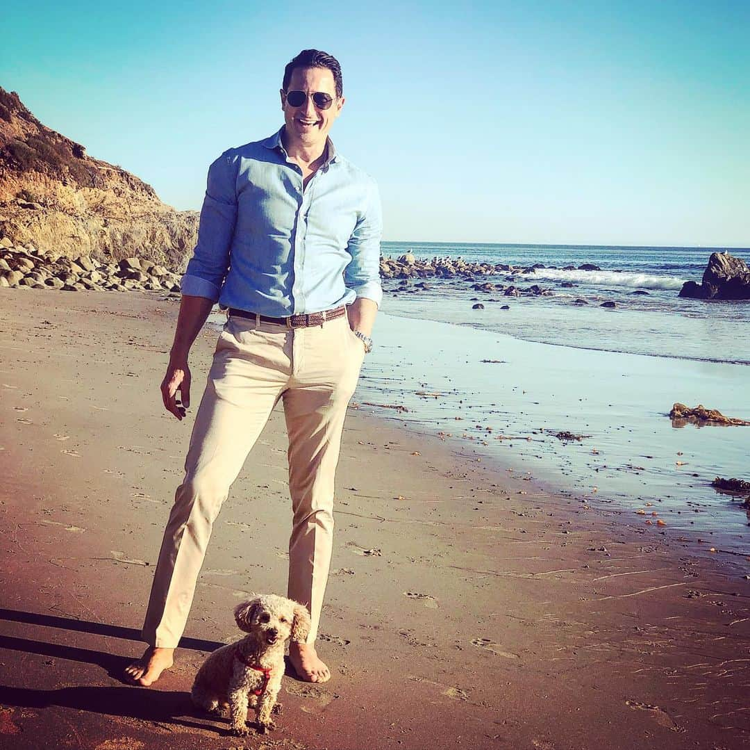 サッシャ・ロイズさんのインスタグラム写真 - (サッシャ・ロイズInstagram)「Happy pup happy human #beachdays #malibu @berniethepoo」10月26日 9時36分 - mrsasharoiz