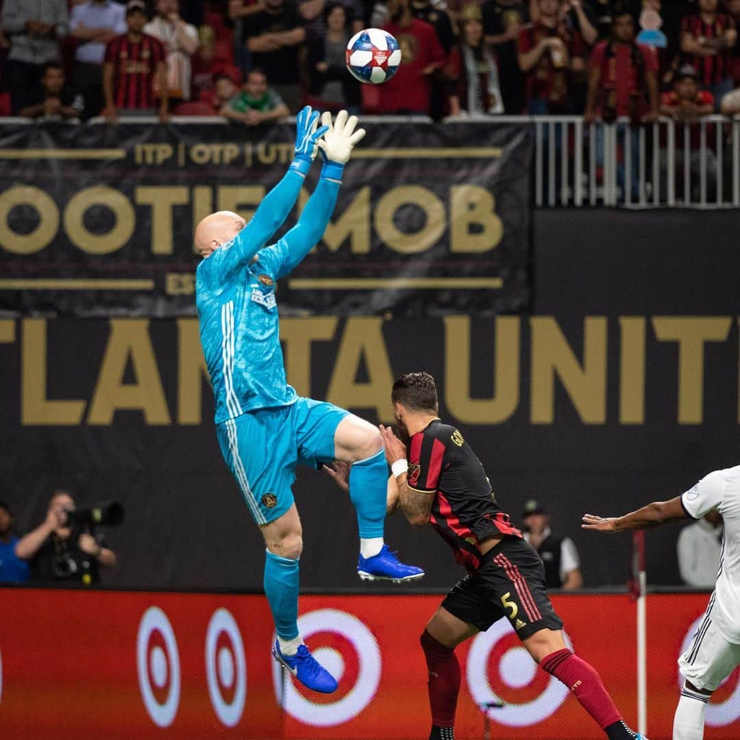 ブラッド・グザンさんのインスタグラム写真 - (ブラッド・グザンInstagram)「Let’s gooo!!!! We keep going!!! @atlutd」10月26日 9時39分 - bguzan