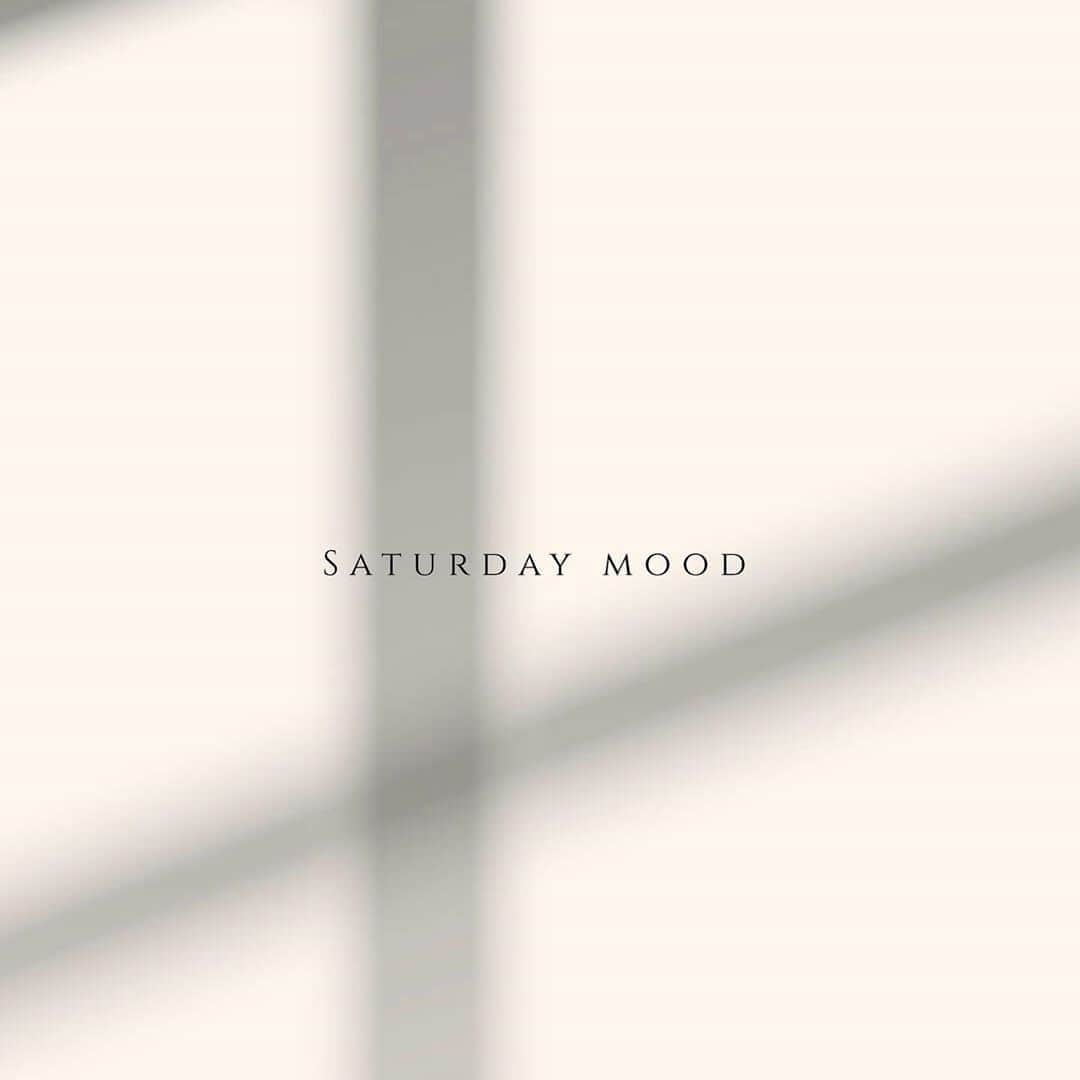 のインスタグラム：「#weekend#Saturday#mood 🍁🧺」