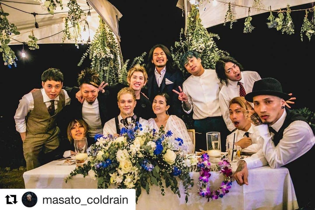 Sugiさんのインスタグラム写真 - (SugiInstagram)「おめでとう！！🎉🎉🎉 #Repost @masato_coldrain with @get_repost ・・・ 10.24.2019 @hanna6587  ボーカリストによるフライング投稿で昨日はお騒がせしました！遅くなりましたが、結婚しました！また詳しく報告します😊一先ずみんな愛してる。ありがとう！ Photo by @yamada_mphoto」10月26日 9時48分 - sugi_coldrain