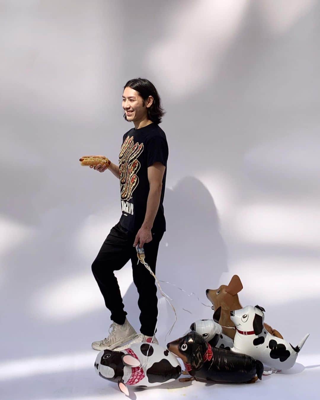 小林尊のインスタグラム：「I’ll walk your dogs for free. さんぽ  #ドッグウォーカー #dogwalker #dogwalker  #dogs #犬の散歩」