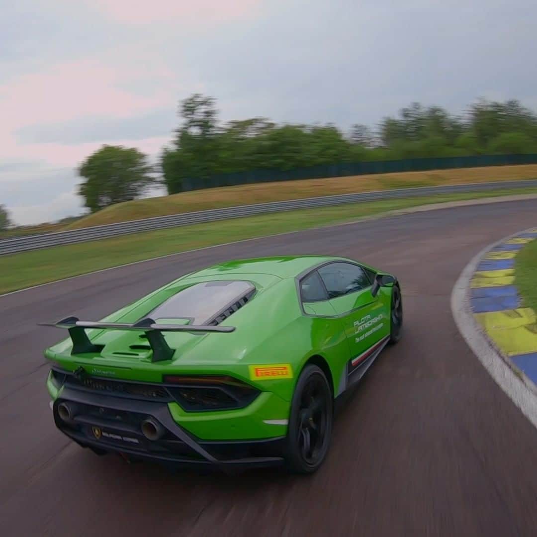 ランボルギーニのインスタグラム：「Rocking on the racetrack. @muse visited us at Sant’Agata Bolognese and took our Super Sports Cars for a spin, and they just loved them.  #Lamborghini #HuracanCoupe #HuracanPerformante #Muse #Music」
