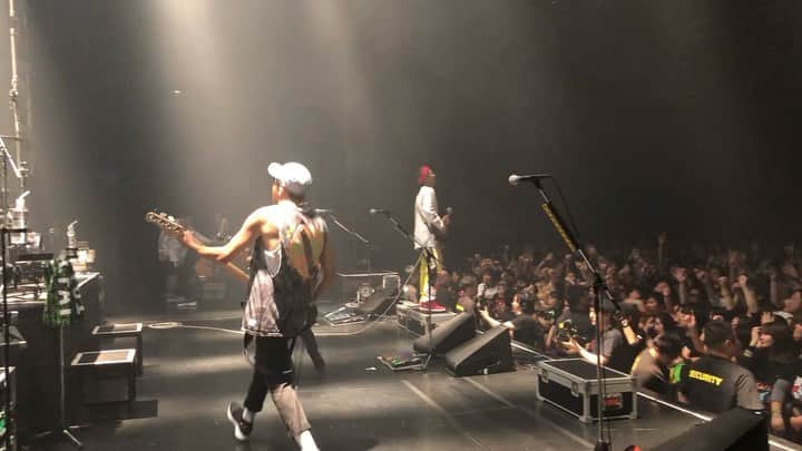 TOTALFATのインスタグラム：「TOTALFAT presents Kuboty's Last Show "FINAL SHRED "  来れなかった皆さんに少しだけライブの様子を！  来てた方は思い出にどうぞ🤲  Thank you Kuboty🎸  #TOTALFAT #Kuboty #FINALSHRED」