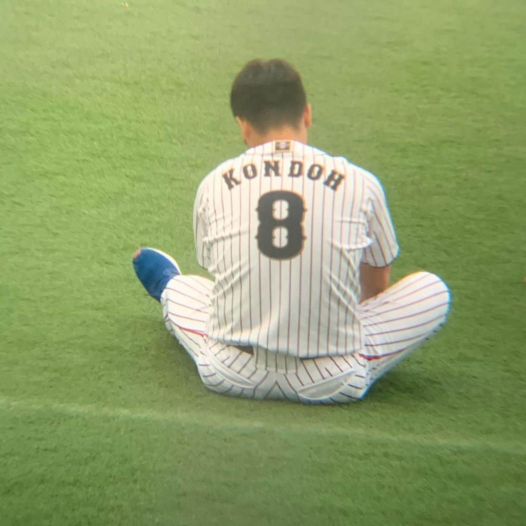 山口愛実さんのインスタグラム写真 - (山口愛実Instagram)「10/23.24でフェニックスリーグを見に宮崎へ…⚾️ ホークスが1番だけど… 今回は日ハムの大好きな選手が来てるからそっちメインで…😅 1日目 福岡→宮崎→日南→宮崎の移動。 日南行きの電車がいい時間になくて試合開始12:30なのに会場着いたの13:30…😭 亮くんはスタメンじゃなかったけど、すぐ分かるとこにいてくれたから写真撮りまくり‪w 試合は広島に負けたけど、亮くんも剛くんも優心くんも見れた♡♡ 帰りのバスに乗り込むの待ってたら… 優心くんにサイン貰えた😭 剛くんは、緊張しすぎて何も出来ず遠くから見るだけ…😢 亮くんはサインは無理だったけど、差入れ渡す為に「亮くん！」って呼んで渡したら「ありがとうございます！」ってもらってくれた😭 来たかいがあった…‪w  2日目 宮崎駅→サンマリンスタジアム宮崎→宮崎駅 本当は清武である日ハムの試合見に行く予定が朝からの土砂降りで中止…(--;) 急遽、甥っ子の希望により侍JAPANの練習見に…🚎 巨人とホークス選手はまだいなかったけど、秋山さん、鈴木誠也くんはじめ有名な人達いっぱいwww 結婚発表したばかりの源田くんもいたし、近ちゃんが…😊 気がつけば私の携帯の中には近ちゃんがたくさんいて…🤣 まさか侍JAPANのメンバー見れると思わなかったし、大好きな亮くんに会えて大満足な2日間でした😁  ただ宮崎… テレビのチャンネルで日テレ系見れなくて…😭 ホークス優勝かかってて見れないとかあんまりだから思わずHuluダウンロードして見たよ😅  次は11月のホークスのファンフェス♡♡ その次はキャンプ♡♡ そして、哲ちゃんの自主トレ♡♡ ホークスキャンプはもちろんだけど、沖縄の日ハムキャンプにマジで行きたい!! 来年の目標は…札幌ドーム行って野球見る事と鎌ヶ谷にも行く！‪w #フェニックスリーグ #北海道日本ハムファイターズ #石川亮 #松本剛 #清水優心 #侍JAPAN」10月26日 1時47分 - manami0331