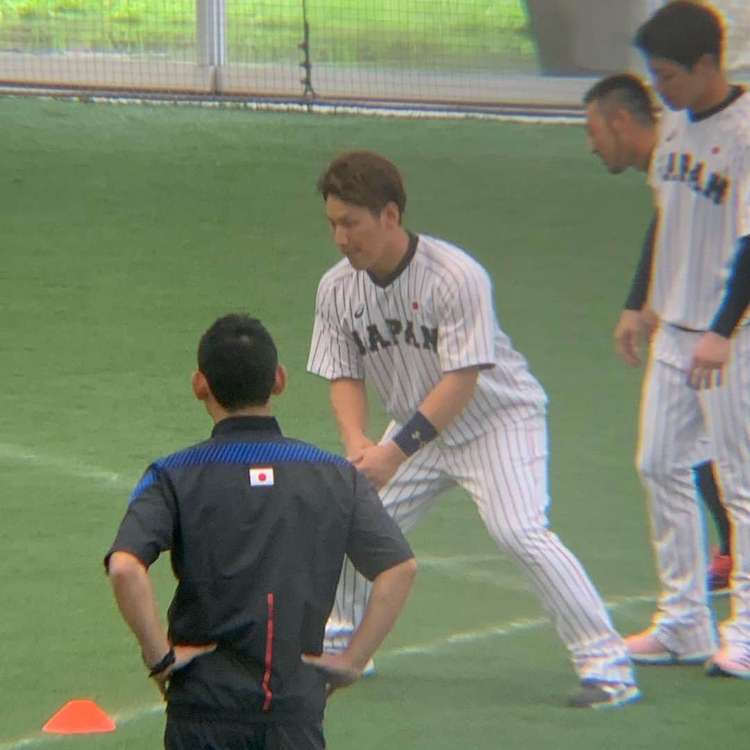 山口愛実さんのインスタグラム写真 - (山口愛実Instagram)「10/23.24でフェニックスリーグを見に宮崎へ…⚾️ ホークスが1番だけど… 今回は日ハムの大好きな選手が来てるからそっちメインで…😅 1日目 福岡→宮崎→日南→宮崎の移動。 日南行きの電車がいい時間になくて試合開始12:30なのに会場着いたの13:30…😭 亮くんはスタメンじゃなかったけど、すぐ分かるとこにいてくれたから写真撮りまくり‪w 試合は広島に負けたけど、亮くんも剛くんも優心くんも見れた♡♡ 帰りのバスに乗り込むの待ってたら… 優心くんにサイン貰えた😭 剛くんは、緊張しすぎて何も出来ず遠くから見るだけ…😢 亮くんはサインは無理だったけど、差入れ渡す為に「亮くん！」って呼んで渡したら「ありがとうございます！」ってもらってくれた😭 来たかいがあった…‪w  2日目 宮崎駅→サンマリンスタジアム宮崎→宮崎駅 本当は清武である日ハムの試合見に行く予定が朝からの土砂降りで中止…(--;) 急遽、甥っ子の希望により侍JAPANの練習見に…🚎 巨人とホークス選手はまだいなかったけど、秋山さん、鈴木誠也くんはじめ有名な人達いっぱいwww 結婚発表したばかりの源田くんもいたし、近ちゃんが…😊 気がつけば私の携帯の中には近ちゃんがたくさんいて…🤣 まさか侍JAPANのメンバー見れると思わなかったし、大好きな亮くんに会えて大満足な2日間でした😁  ただ宮崎… テレビのチャンネルで日テレ系見れなくて…😭 ホークス優勝かかってて見れないとかあんまりだから思わずHuluダウンロードして見たよ😅  次は11月のホークスのファンフェス♡♡ その次はキャンプ♡♡ そして、哲ちゃんの自主トレ♡♡ ホークスキャンプはもちろんだけど、沖縄の日ハムキャンプにマジで行きたい!! 来年の目標は…札幌ドーム行って野球見る事と鎌ヶ谷にも行く！‪w #フェニックスリーグ #北海道日本ハムファイターズ #石川亮 #松本剛 #清水優心 #侍JAPAN」10月26日 1時47分 - manami0331