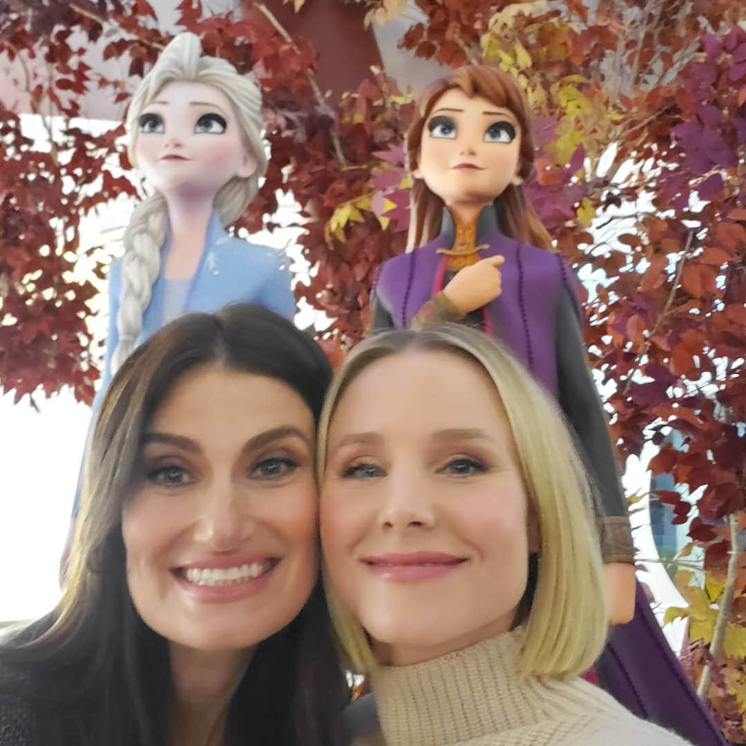 クリスティン・ベルさんのインスタグラム写真 - (クリスティン・ベルInstagram)「❄❄❄👭👭👭👑👑👑 @idinamenzel #frozen2」10月26日 1時55分 - kristenanniebell