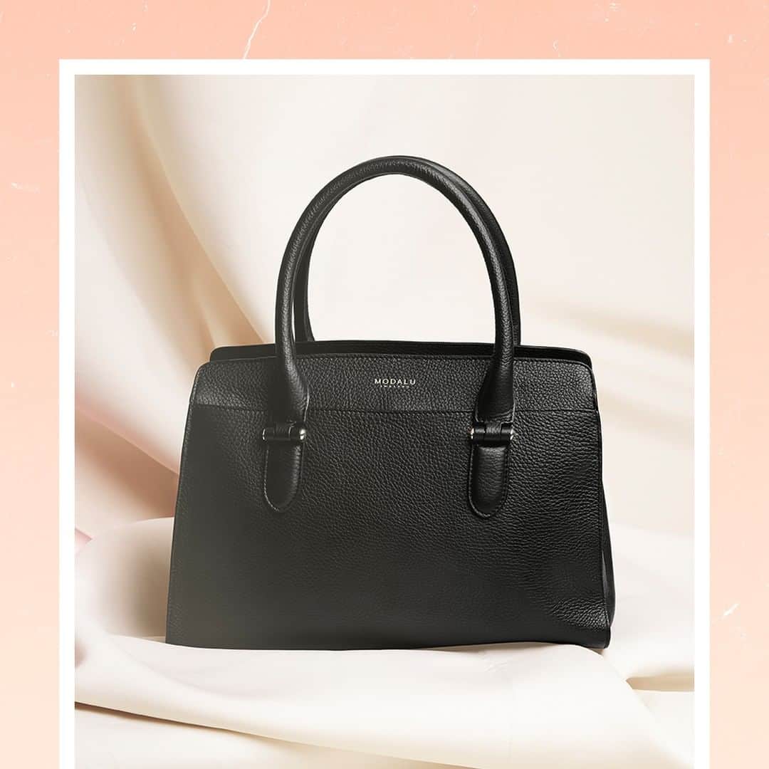 モダルーのインスタグラム：「A structured and chic style in a classic black hue, fit for everyday wear. Update your accessory collection with the Roma #ModaluMoments #LeatherHandbag」