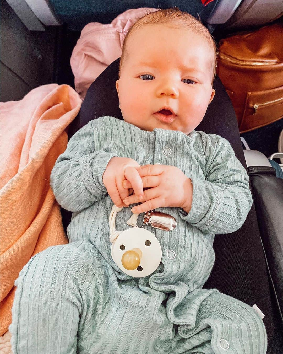 Aspyn Ovard Ferrisさんのインスタグラム写真 - (Aspyn Ovard FerrisInstagram)「First flight for my baby doll 💕✈️」10月26日 2時07分 - aspynovard