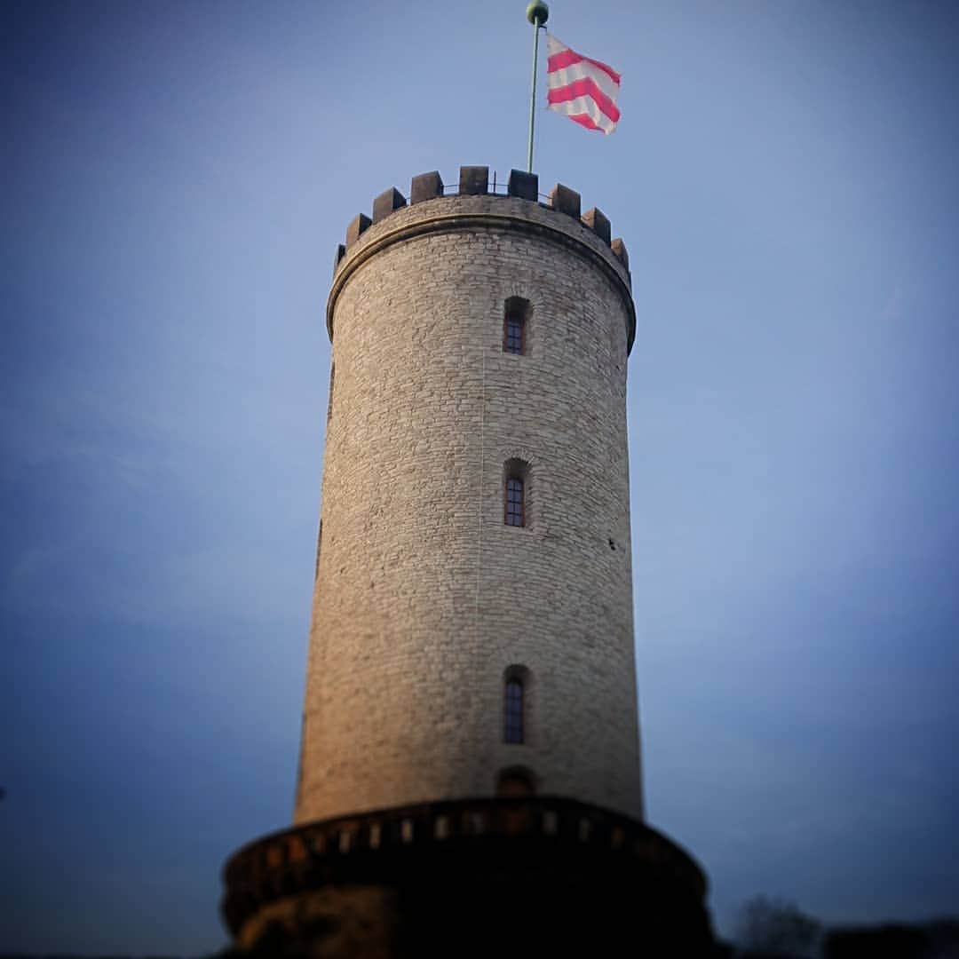 石黒浩さんのインスタグラム写真 - (石黒浩Instagram)「The tower」10月26日 2時54分 - stone1936