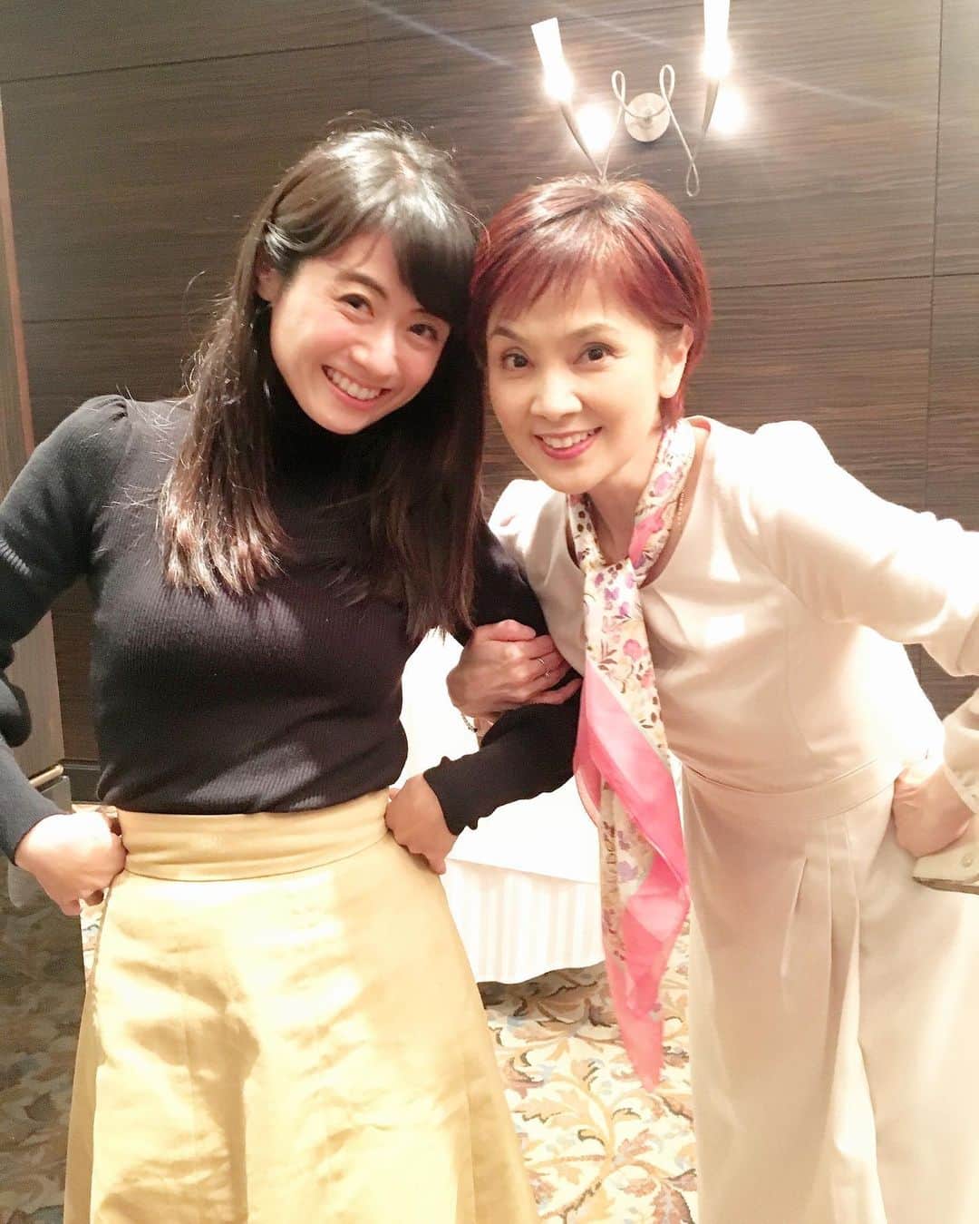 のインスタグラム：「いつまでも気品高くお美しいまりさんと💓 まりさんの秘書はやっぱり最高です！！ #ナイトスクープ #探偵ナイトスクープ #ダブル秘書 #岡部まり さん」