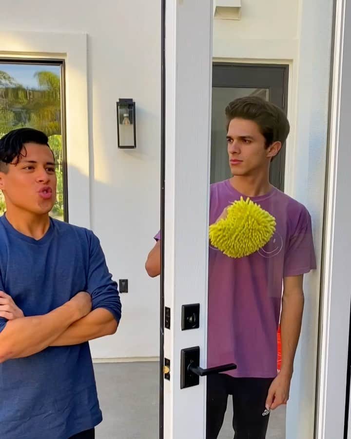 Brent Riveraのインスタグラム：「When your friend won’t leave you alone..😫😂 @iamspencerx」