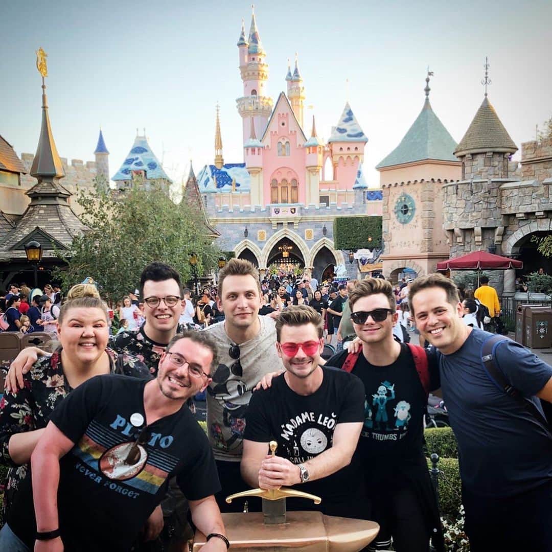 クリス・コルファーさんのインスタグラム写真 - (クリス・コルファーInstagram)「10/25/19 @chriscolfer via Instagram & Twitter Happiest boy on Earth. Thanks again, @Disneyland! See you soon! . . . . . . . . . . . . . . . . . . . . . .  #QOTD: Any plans for halloween? — Maybe hang out with friends, maybe trick-or-treating with family still not really sure. - - - #chriscolfer #ashleyfink #willsherrod #disneyland #halloween #disneyhalloween」10月26日 3時26分 - misterswiper