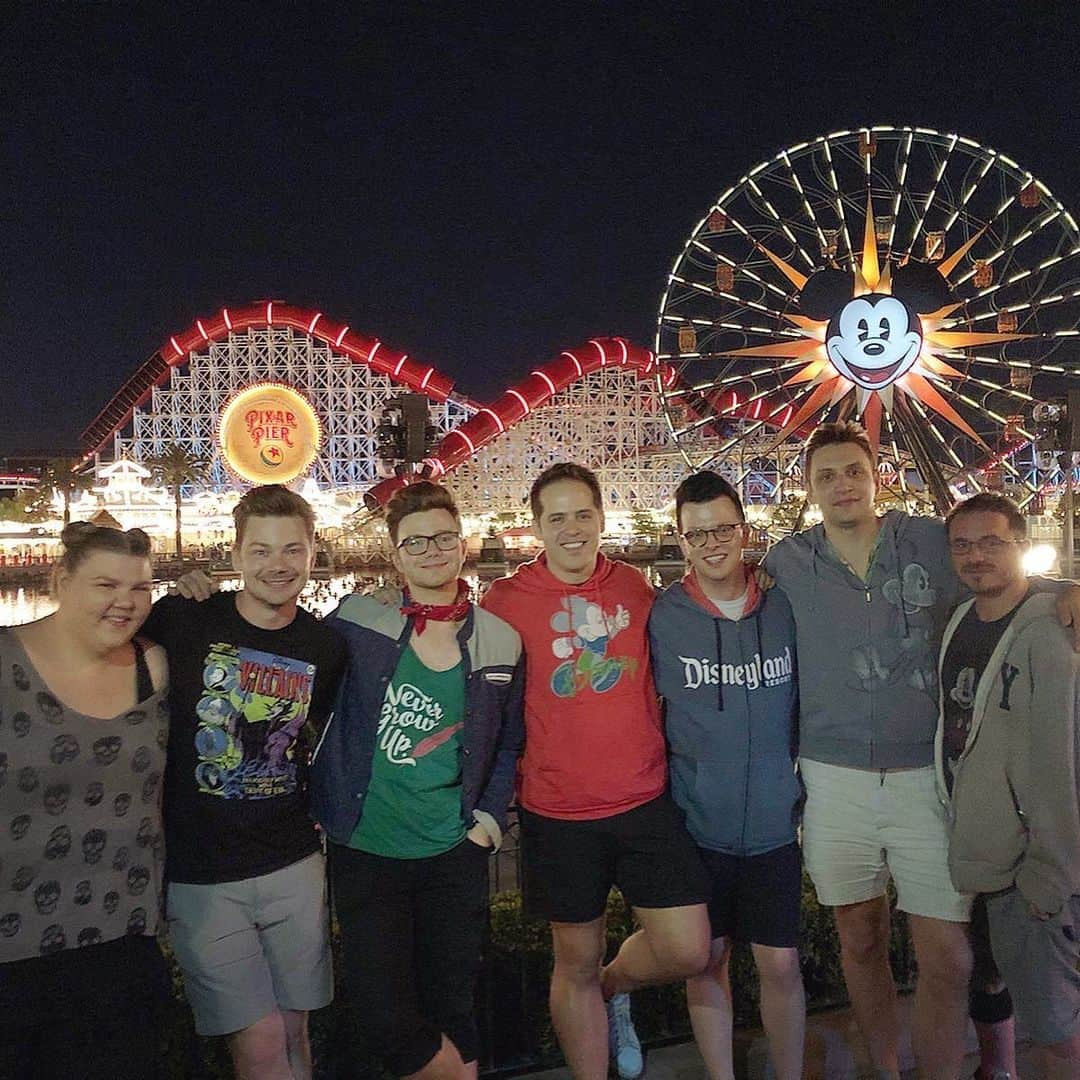 クリス・コルファーさんのインスタグラム写真 - (クリス・コルファーInstagram)「10/25/19 @chriscolfer via Instagram & Twitter Happiest boy on Earth. Thanks again, @Disneyland! See you soon! . . . . . . . . . . . . . . . . . . . . . .  #QOTD: Any plans for halloween? — Maybe hang out with friends, maybe trick-or-treating with family still not really sure. - - - #chriscolfer #ashleyfink #willsherrod #disneyland #halloween #disneyhalloween」10月26日 3時26分 - misterswiper