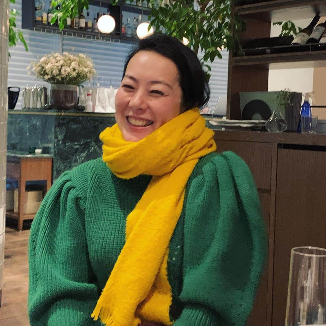 風間ゆみえのインスタグラム：「Vegetable Fair dinnerにベジタブルな装いのゆりちゃん、可愛い過ぎる。  偶然？なのか…聞くの忘れた 👀  Thank you for the lovely photo Book🌹 I love it!🌹」