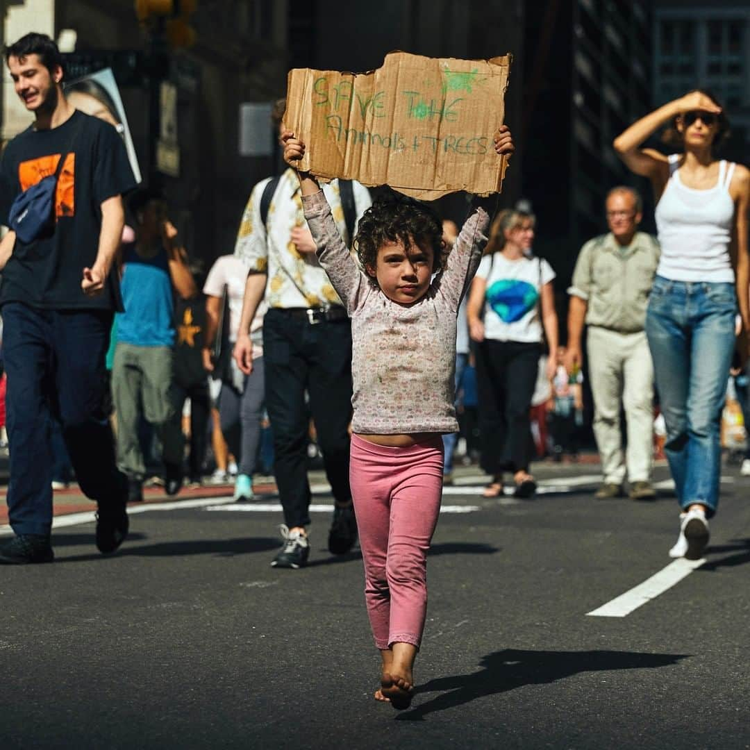 Vogueさんのインスタグラム写真 - (VogueInstagram)「An urgent reminder on #FridaysforFuture: Demand action on climate change wherever you are in the world. Photographed by @shanajade」10月26日 3時40分 - voguemagazine