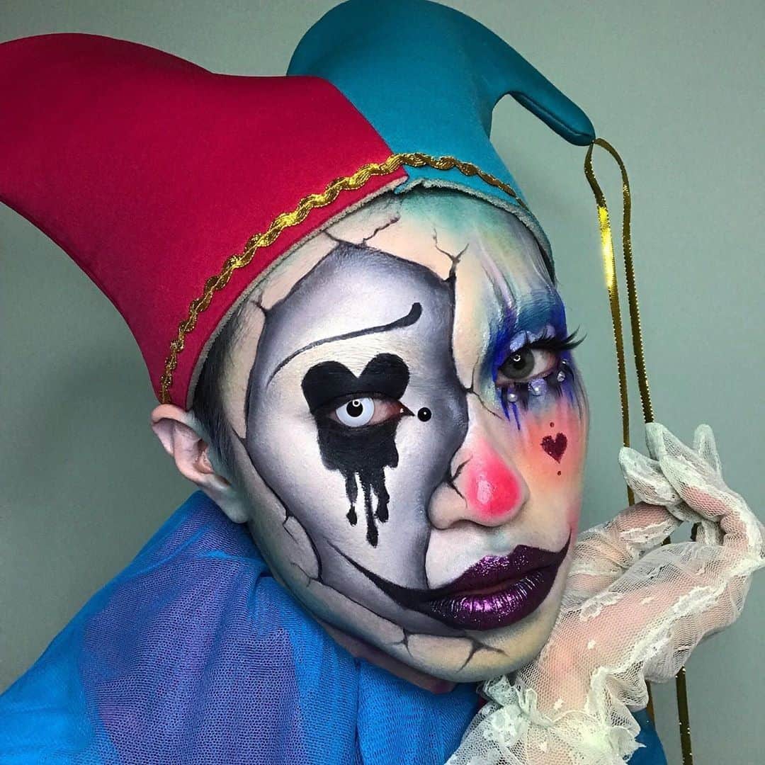NYX Cosmeticsさんのインスタグラム写真 - (NYX CosmeticsInstagram)「To laugh 💕 Or to cry 💧  @ooooolivier transforms himself into a jester wearing our Bare With Me Hydrating Jelly Primer +  Ultimate Shadow Palette in 'Brights' + Vivid Brights Liners + White Liquid Liner + Epic Ink Mousse Liner 🃏 || #nyxcosmetics #nyxprofessionalmakeup #crueltyfreebeauty #wonderlandafterdark」10月26日 3時44分 - nyxcosmetics
