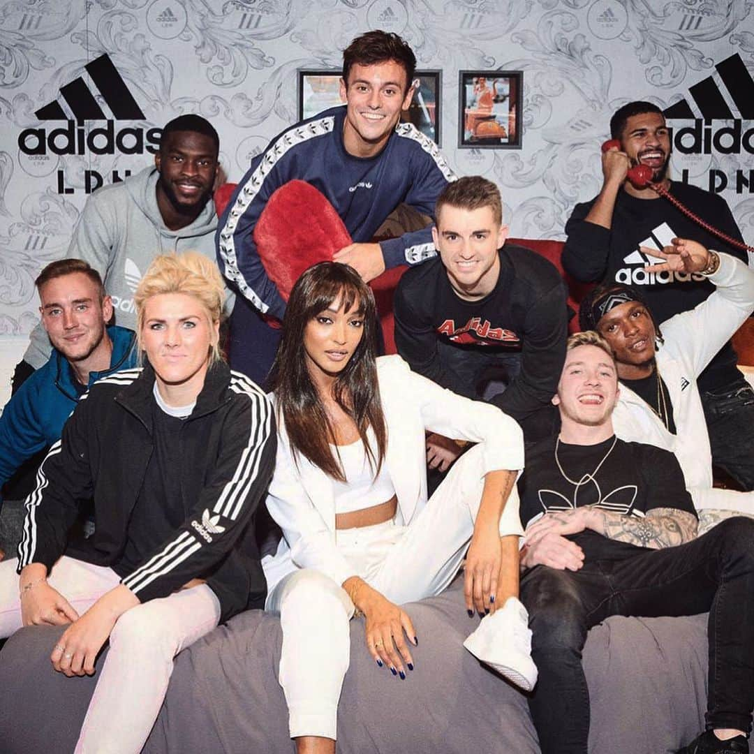 ナイル・ウィルソンさんのインスタグラム写真 - (ナイル・ウィルソンInstagram)「So freaking cool to be a part of this team of Legends 😈🤘🏻💪🏼 #CreatedWithAdidas #HereToCreate Flagship London Store Launch last night! 🔥🙌🏼」10月26日 3時48分 - nilemw