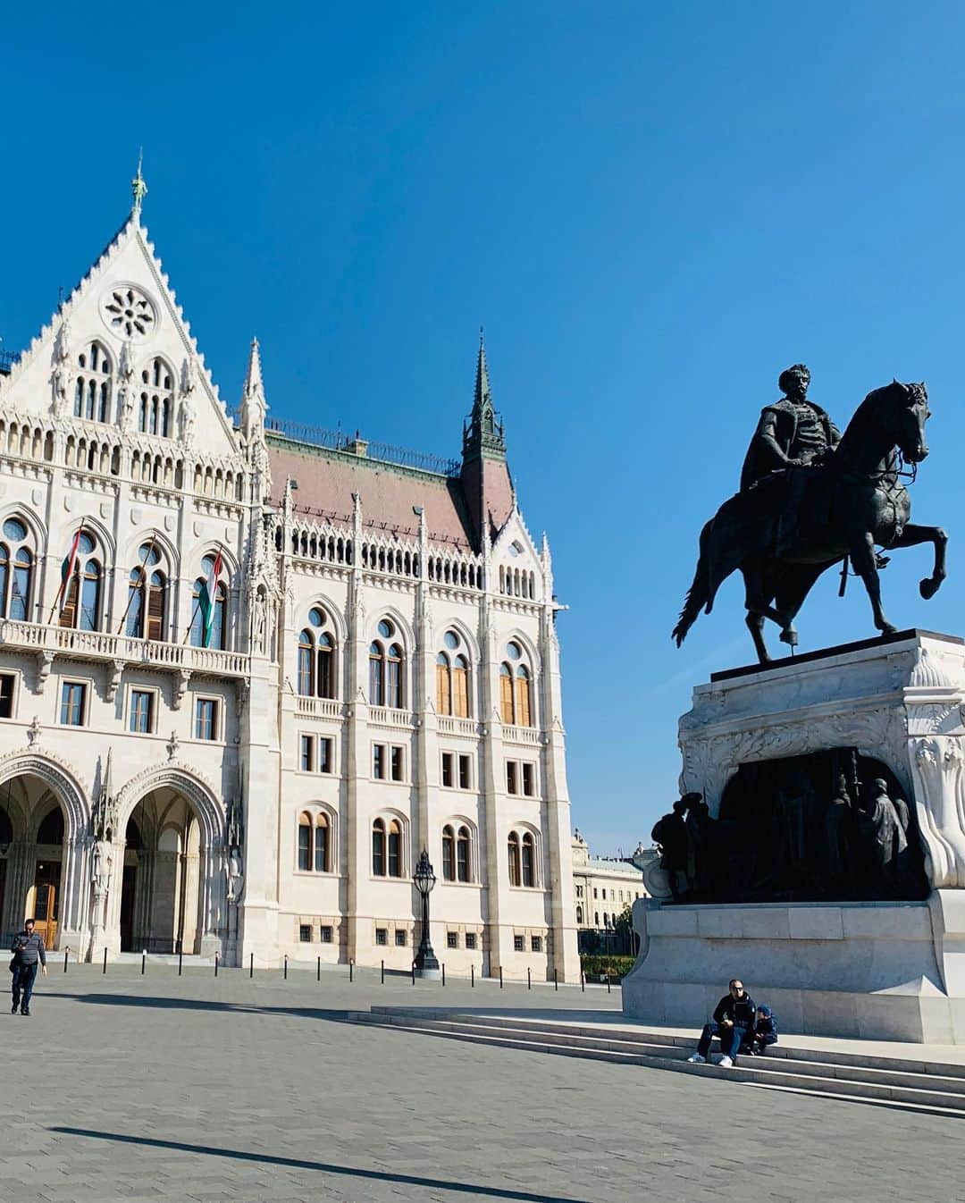 岩上愛美さんのインスタグラム写真 - (岩上愛美Instagram)「【Budapest/Hungary🇭🇺】 2019/10/8.9 ブダペストで医学生として頑張ってる日本人の友達に会いに🤝すごいな〜  市内観光😚  #budapest #hungary #europe #trip #ブダペスト #ハンガリー #ヨーロッパ #ヨーロッパ周遊 #一人旅 #女子旅」10月26日 4時02分 - amiiwakami