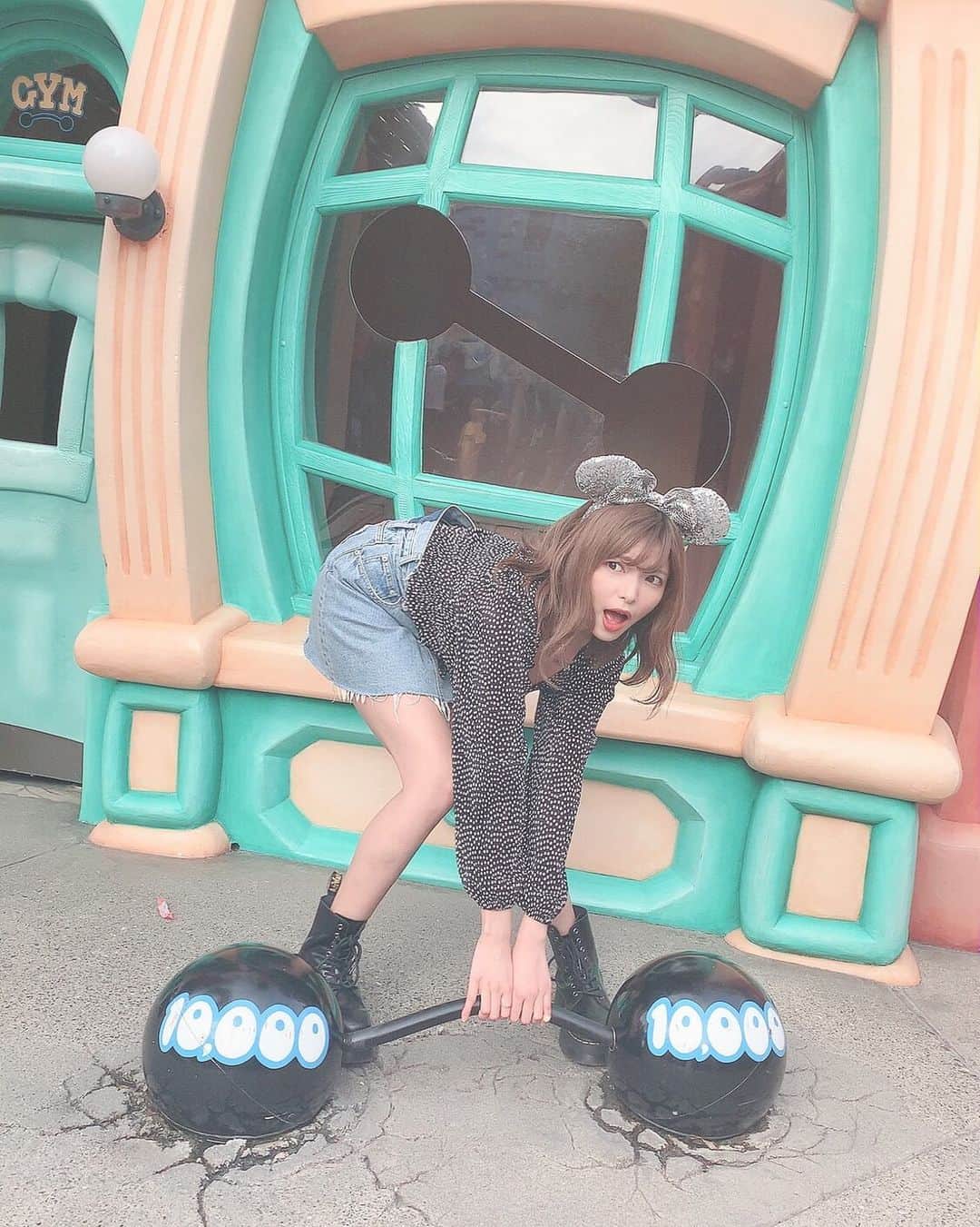 のインスタグラム：「おはようございます🌞  今日は１日撮影がんばります！﻿ ﻿ Halloweenはみんな仮装するの？🎃 ﻿ ﻿ ﻿ ﻿ ﻿ ﻿ ﻿ ﻿ ﻿ ﻿ ﻿ #japan #tokyo #japanese #model #dハロ  #girl #fashion  #西谷麻糸呂 #modeling #日本  #selfie#cute #ファッション #ootd #coordinate #コーディネート #作品撮り#instagood #instamood #Disneyland #ディズニーランド　#ディズニー　#ディズニーコーデ　#ハロウィン　#ディズニーハロウィン　#halloween #disneylandtokyo #disneyhalloween #tokyodisneyland #彼女とデートなうに使っていいよ」