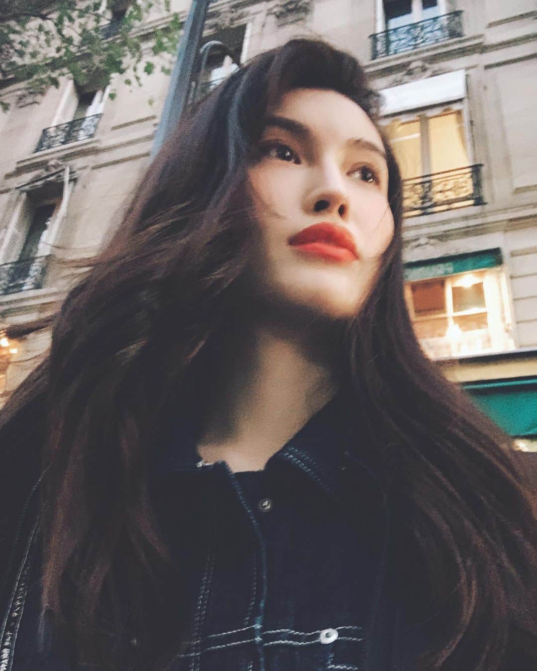 スイ・ヒーのインスタグラム：「Happy Friday 🎃」