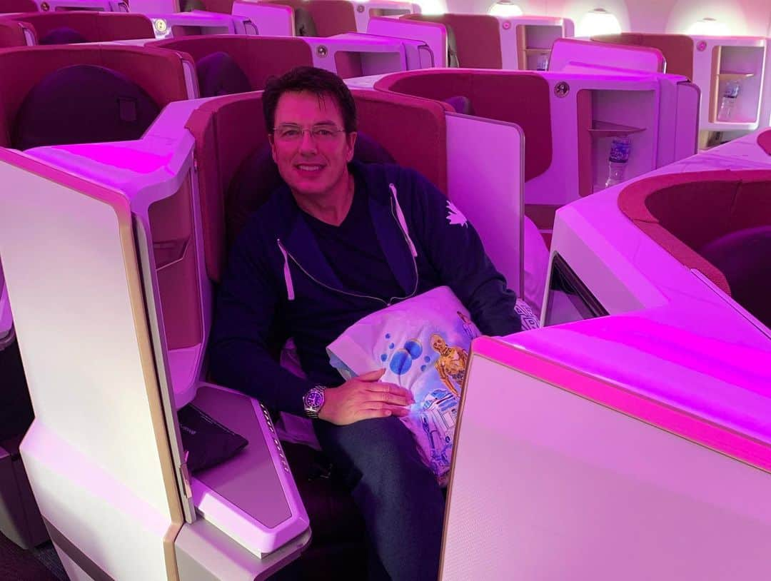 ジョン・バロウマンさんのインスタグラム写真 - (ジョン・バロウマンInstagram)「Thanks to the #fabulous crew on @virginatlantic flight 137 for looking after all of us. Service and flight was #fabulous See you in a couple of weeks. JB」10月26日 5時57分 - johnscotbarrowman