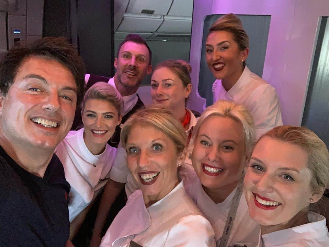 ジョン・バロウマンさんのインスタグラム写真 - (ジョン・バロウマンInstagram)「Thanks to the #fabulous crew on @virginatlantic flight 137 for looking after all of us. Service and flight was #fabulous See you in a couple of weeks. JB」10月26日 5時57分 - johnscotbarrowman