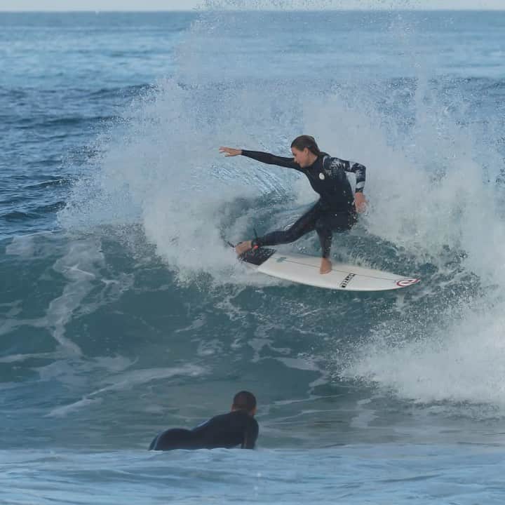 アラナ・ブランチャードのインスタグラム：「I love Portugal!! @ripcurl_usa is giving away the Ultimate Portuguese Surf trip! You can win a $2000 flight voucher, 5 nights accomodation and $1000 Rip Curl voucher. Enter now via the link in my bio. 📽 @hampositive surfboard @pyzelsurfboards」