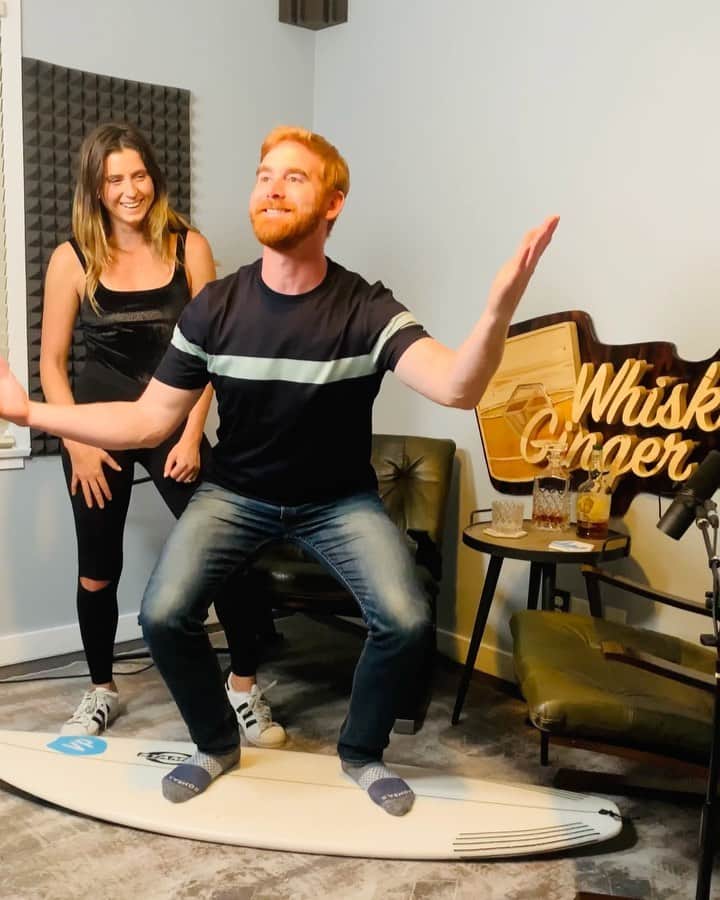 アナスタシア・アシュリーのインスタグラム：「@cheetosantino learning how to shred the gnar🤙 check me out on the latest episode @whiskeygingerpodcast live now!」