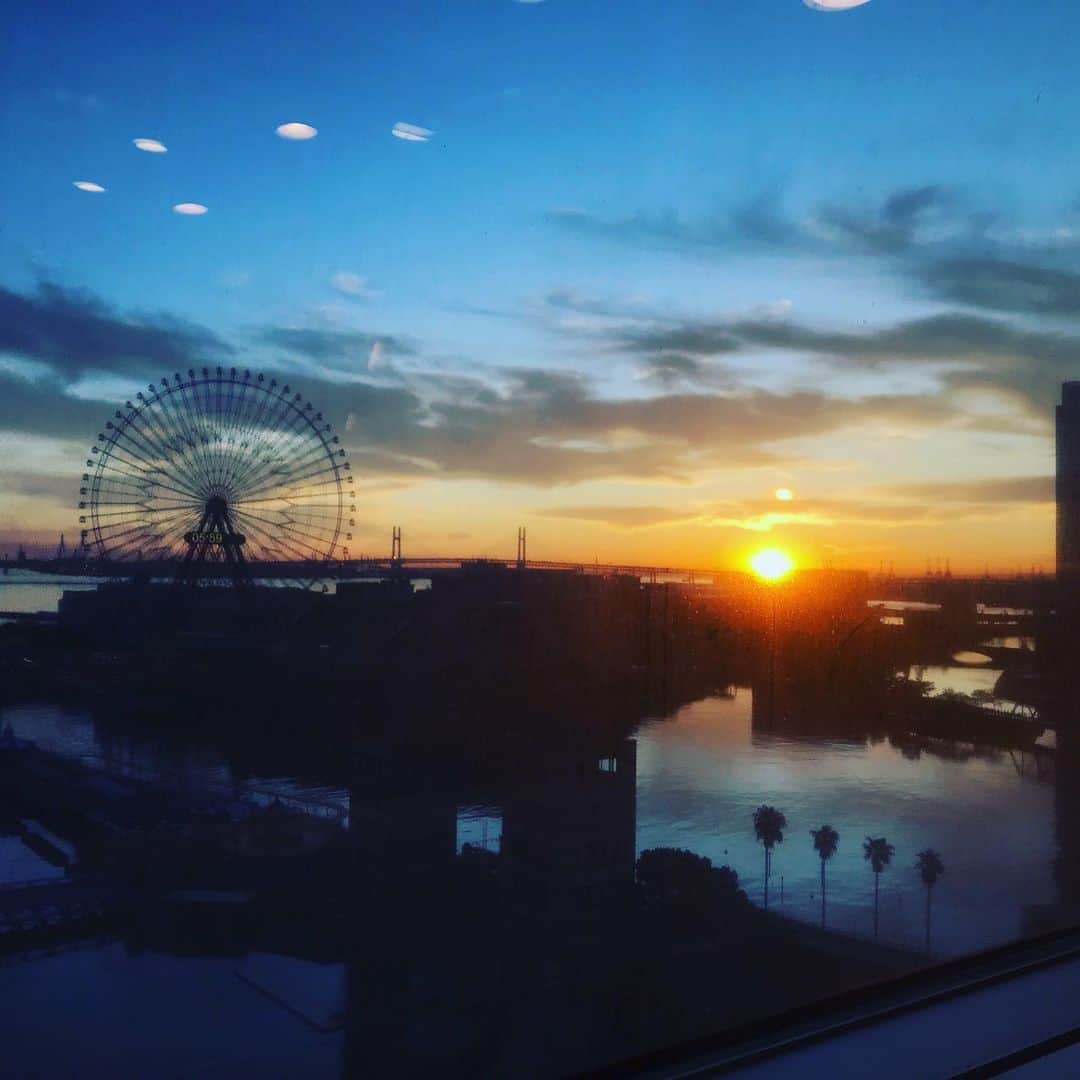 井手大介のインスタグラム：「いらっしゃいませ。Yokohama dawn #theburn847 #fmyokohama」