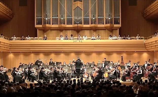 藤岡幸夫のインスタグラム：「本日10月26日(土)のエンターザミュージック(毎週土曜BS東京23:30～)はお馴染み新井鴎子さんをゲストにウォルトン交響曲１番❗スターウォーズやサンダーバード他多くの映画音楽に影響を与えた傑作！ 東京シティフィル首席客演指揮者就任演奏会の模様をお届けします！ コンマスは戸澤哲夫さん、客演2Vn首席はT4PT遠藤香奈子さん(東京都響首席)です😊」