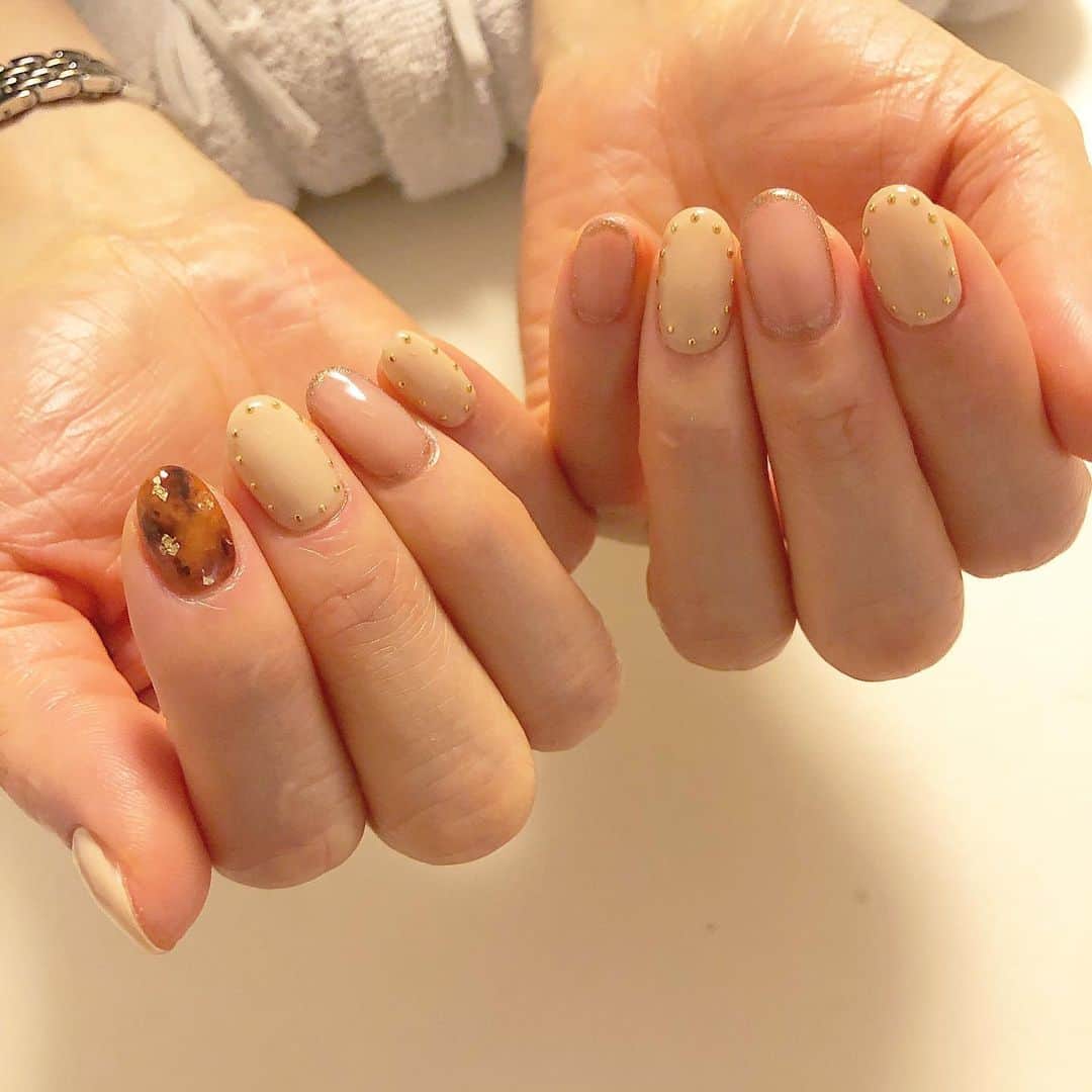 Kana Kobayashiさんのインスタグラム写真 - (Kana KobayashiInstagram)「#べっ甲ネイル  #nails #studs #aw #ネイル #ネイルアート」10月26日 8時24分 - anela_kana