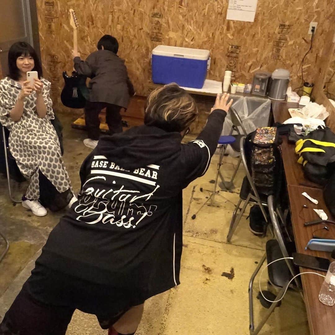 関根史織さんのインスタグラム写真 - (関根史織Instagram)「松本公演の楽屋にて  おやき  美味しかったね  #baseballbear #ギドベ」10月26日 19時15分 - sekine_bbb