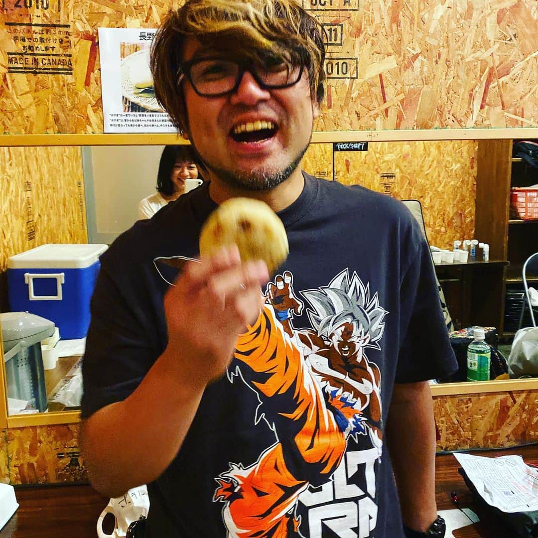 関根史織さんのインスタグラム写真 - (関根史織Instagram)「松本公演の楽屋にて  おやき  美味しかったね  #baseballbear #ギドベ」10月26日 19時15分 - sekine_bbb