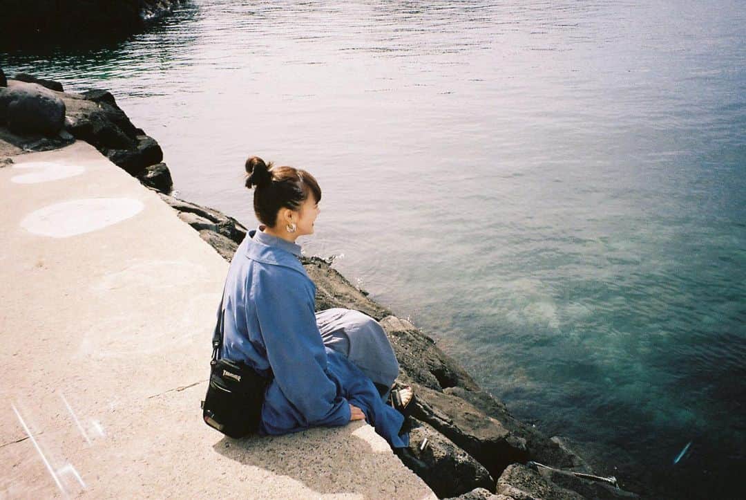 広瀬ちひろさんのインスタグラム写真 - (広瀬ちひろInstagram)「遠く旅行したい〜 これは、今年の春にお仕事で行った済州島での @natsumi__kimura 👶🏻」10月26日 17時51分 - chi_hirose