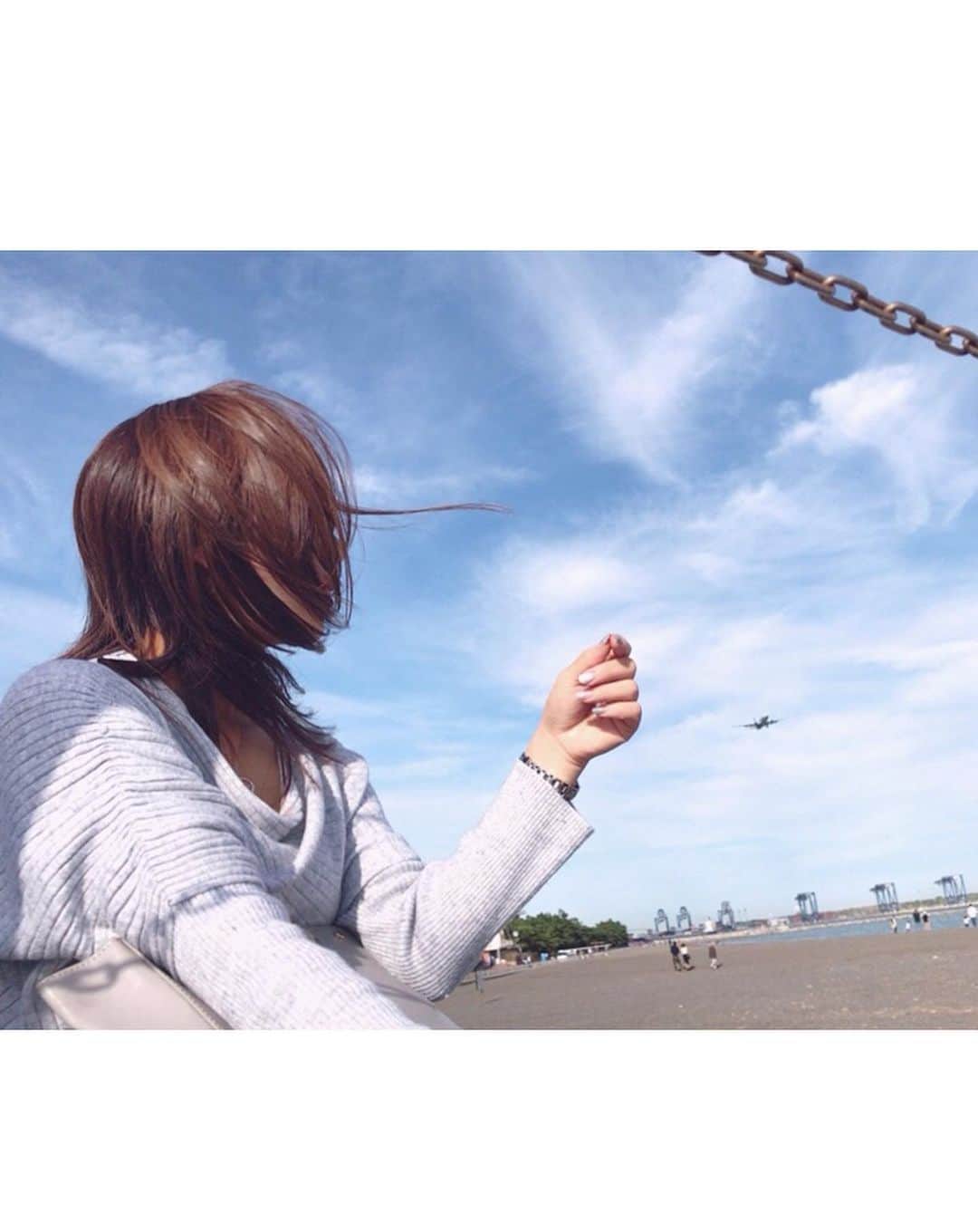 青木茉里奈さんのインスタグラム写真 - (青木茉里奈Instagram)「🛬⛵️ 移動の合間にちょこっと^ ^🍂 ・ ・ ・ #airplane #relaxtime」10月26日 18時01分 - marinaaoki28