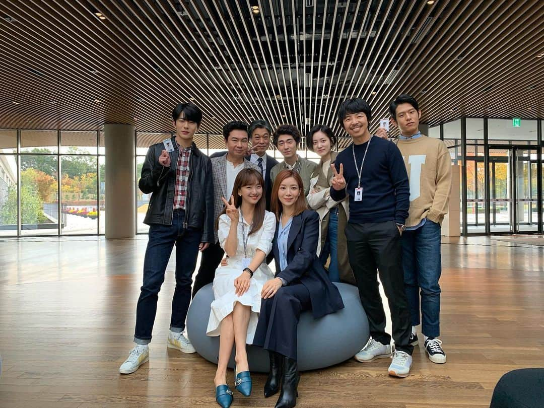 ウォン・ジナさんのインスタグラム写真 - (ウォン・ジナInstagram)「TBO식구들💙 마피디님은 출근전😅 #날녹여주오 #오늘밤9시」10月26日 18時00分 - j0i3n2a9