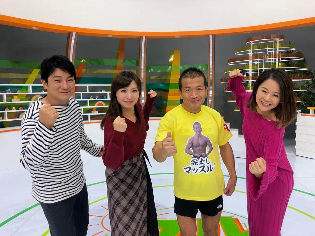 南條早紀のインスタグラム：「富山マラソン2019ファイト！🌟 . いよいよ明日は #富山マラソン 🏃‍♂️ フルサタからは#バイキング でお馴染み マッスル弁護士の#清原博 さんが フルマラソン初挑戦‼️ . 「完走しマッスル💪」 オリジナルTシャツを着用した 清原弁護士をフルサタ！メンバーで 応援しマッスル！の図\( ˆoˆ )/✨ . BBTでも大会の様子を生放送します！ . 「みんなの富山マラソン2019」 10月27日(日) スタート編8:55〜 ゴール編  14:00〜 2部構成です。 . わたしもスタートandゴール地点で 中継や取材をしています😊 応援も頑張りますね📣！ . フルマラソン初挑戦の方や 記録に挑戦する方など ランナーの皆さんはもちろん、 大会ボランティアのみなさん、 沿道で応援するみなさん、 全ての方にとって素敵な大会と なりますように😊✨ . 当日一緒に楽しみましょうー！🏃‍♂️ . . #BBT #フルサタ #清原弁護士 #フルマラソン #初挑戦 #応援 #全力応援 #富山マラソン2019 #ファイト #生放送 #生中継 #リポート #Tomomi さん #吉村尚郎 アナ #南條早紀 . ランナーの皆さんが完走できますように✨」