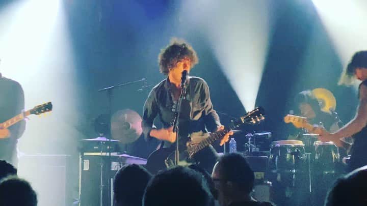 カロリーヌ・ド・メグレのインスタグラム：「New Favorite song 💘Crocodile 🐊 @yarolpoupaud #yarolontour #BonusTracksRecords #OneSongADayCDM」
