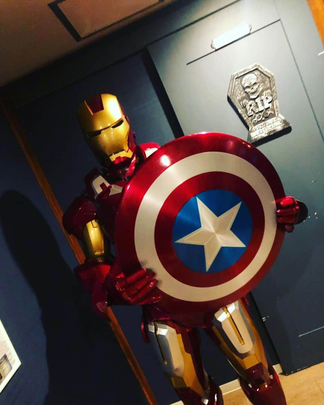 犬飼貴丈さんのインスタグラム写真 - (犬飼貴丈Instagram)「I am Ironman. #ironman#アイアンマン#ハロウィン#tonystark #loveyou3000#avengers#アークリアクター付けてる人と繋がりたい#madcs#装着するのに30分かかった」10月26日 18時32分 - atsuhiro.inukai_official