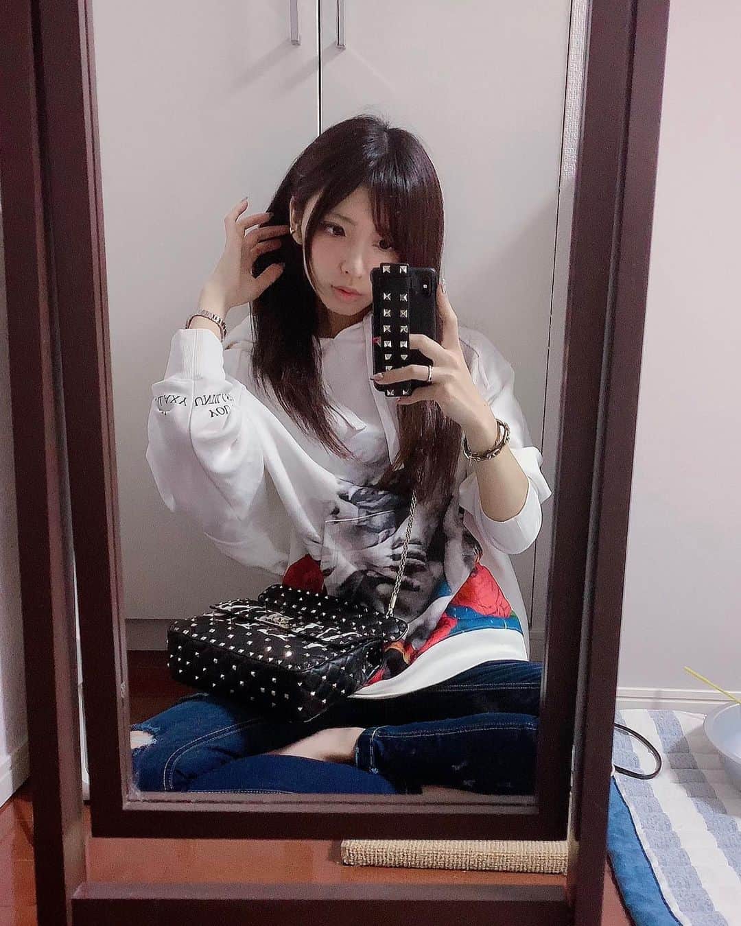 りっきゅんさんのインスタグラム写真 - (りっきゅんInstagram)「. Today's coordinates！ . . . #メイク #コーデ #流行 #ファッション #cosme #followme #selfie #fashion #fashionista #accessory #fashionstyle #japanese #me #instafollow #follow #girl #code #japanese #japanesegirl #asiagirl #asian  #셀피 #셀프 #셀스타그램 #얼스타그램 #バレンティノ #valentino」10月26日 18時33分 - riku_riku_9