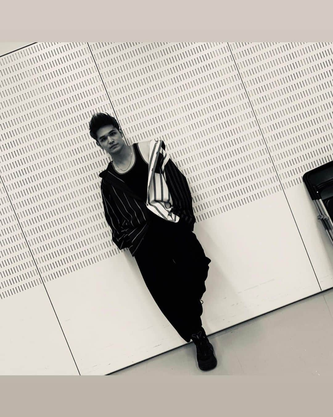 与那嶺瑠唯さんのインスタグラム写真 - (与那嶺瑠唯Instagram)「・ Ⓜ️MUSIC STATIONⓂ️ ・ ・ 🔥👊🏼SWAG&PRIDE👊🏼🔥 ・ ・ #ご覧頂き #ありがとうございました #生投票企画 #めちゃめちゃ #ドキドキしました #また出れるように #頑張ります #腕だけ写ってるのは #誰でしょうか？ #whos_arm? #thank_you_for_watching #Happy_Saturday #ldhjapan #therampage #与那嶺瑠唯」10月26日 19時05分 - 1_rui_yonamine_6